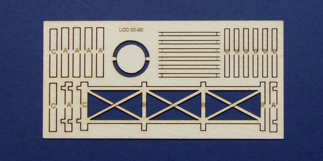 LCC 00-93 OO gauge fence type 1 - level crossing gate Type 1 fence level crossing gate. Compatible with other type 1 fence units.

